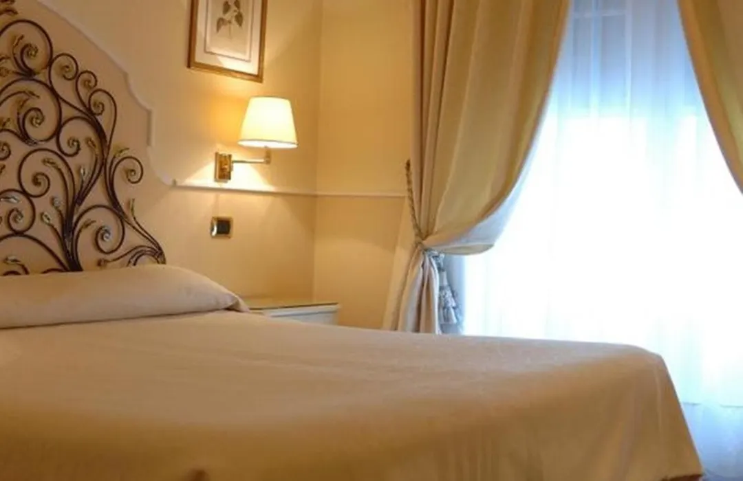 Hotel Jolanda-1