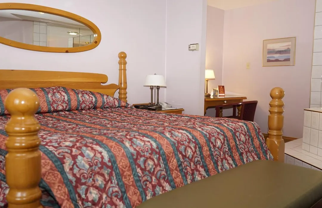 Mcintosh Country Inn & Conference Centre-1