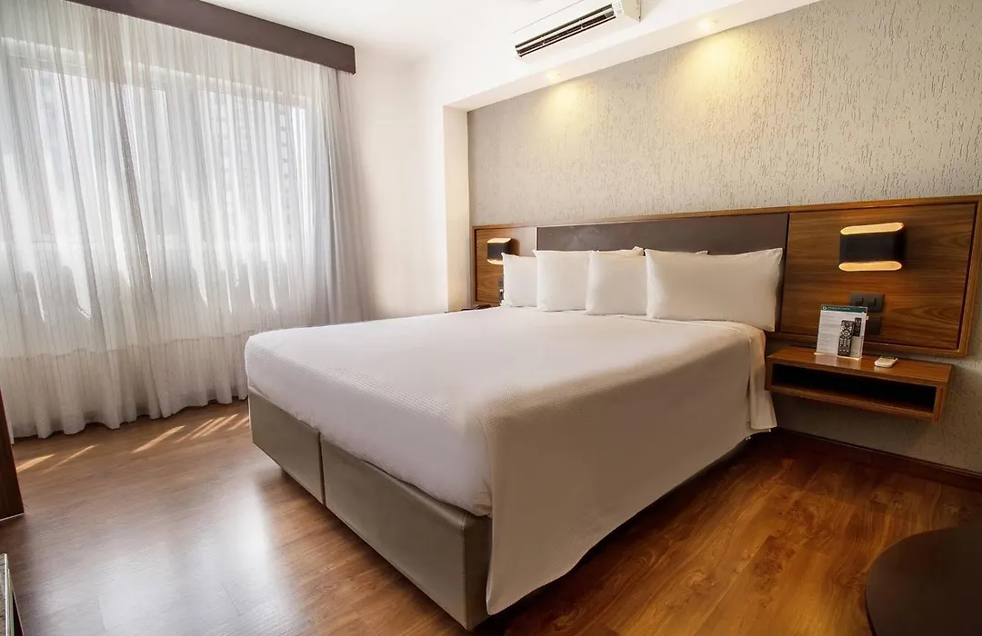 Hotel Deville Curitiba-1