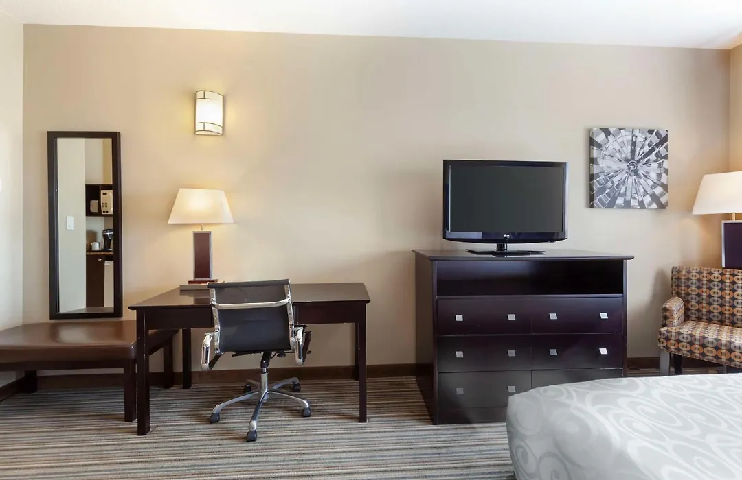 Best Western Plus Peace River Hotel & Suites-1
