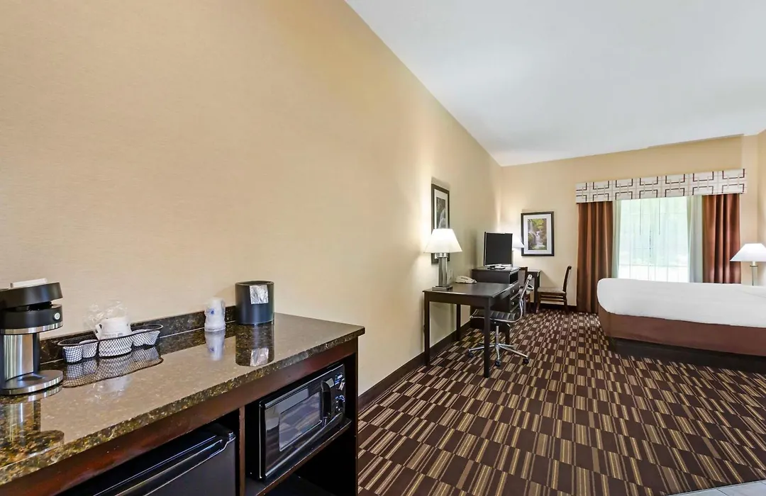 Best Western Plus Victor Inn & Suites-1