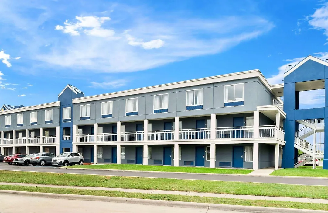 Days Inn & Suites By Wyndham Warren-1