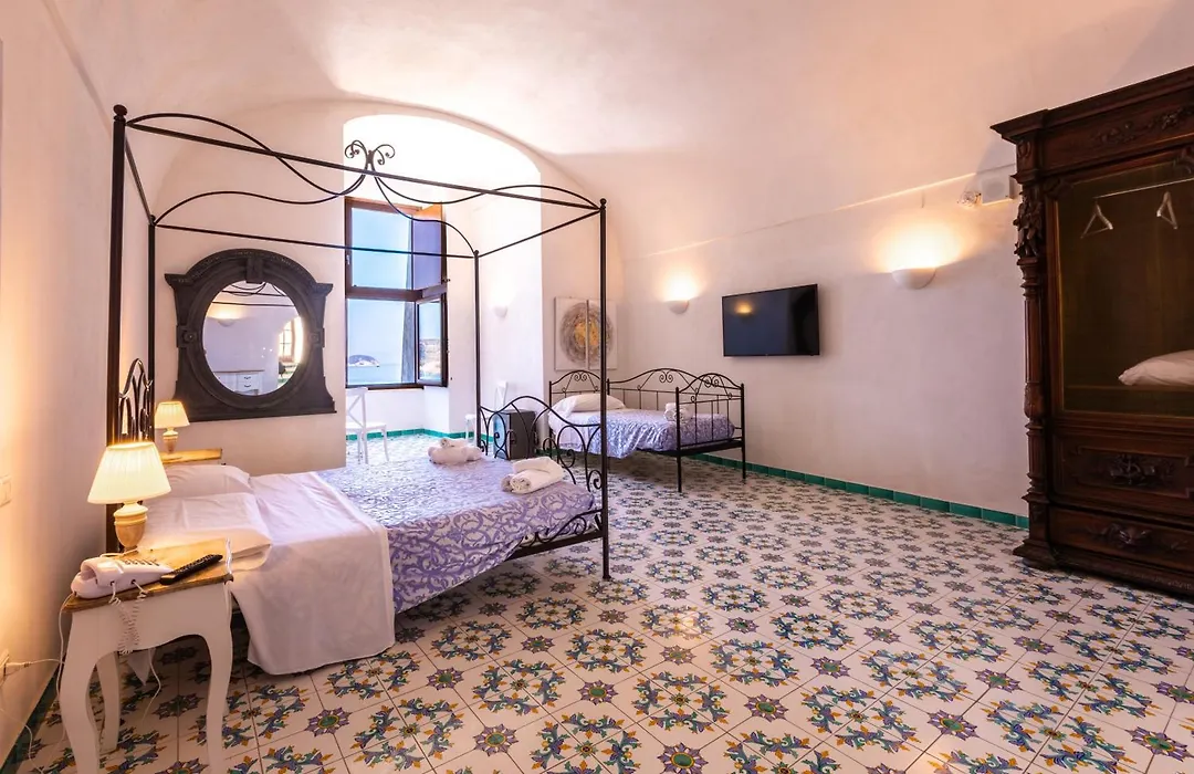 Hotel Torre Dei Borboni-1