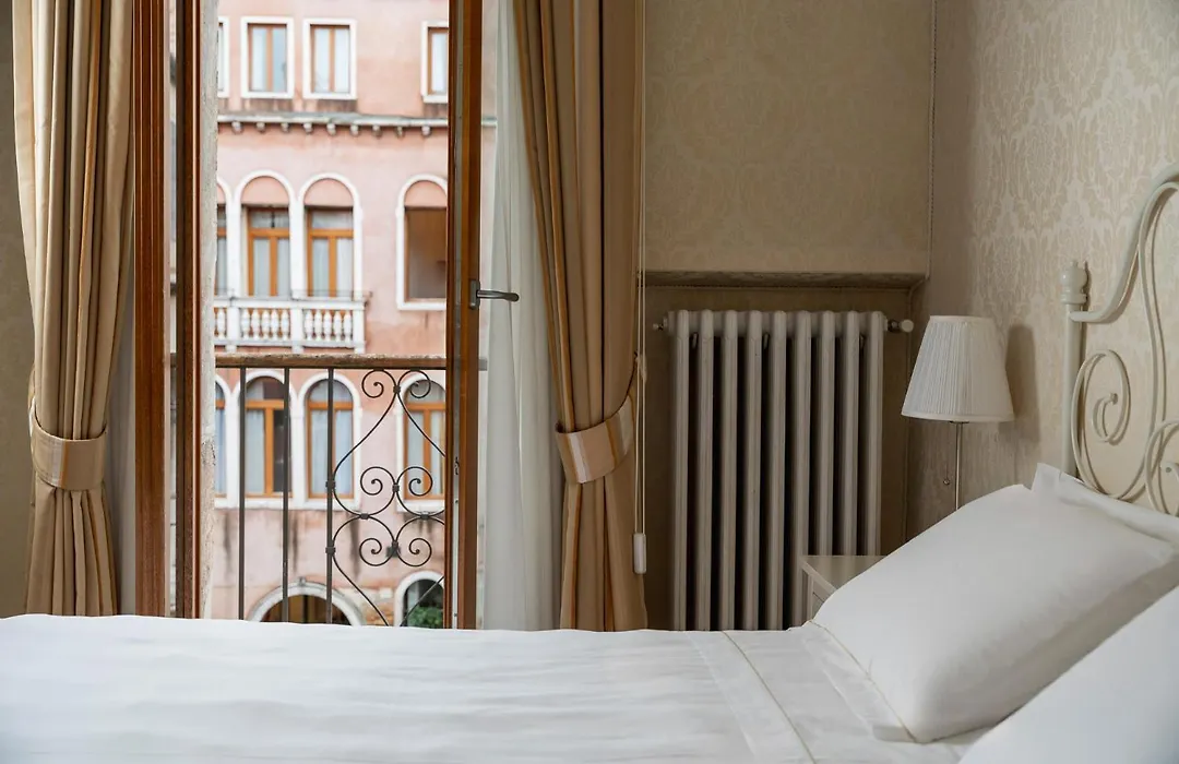 Hotel Montecarlo-1