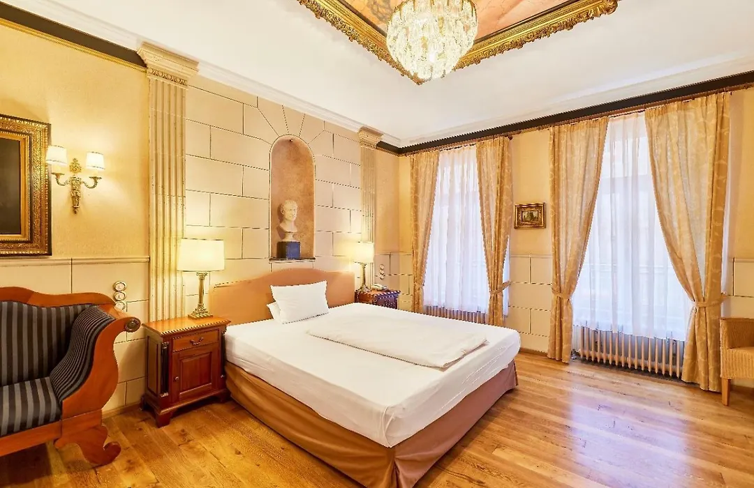 Hip Hotel-1