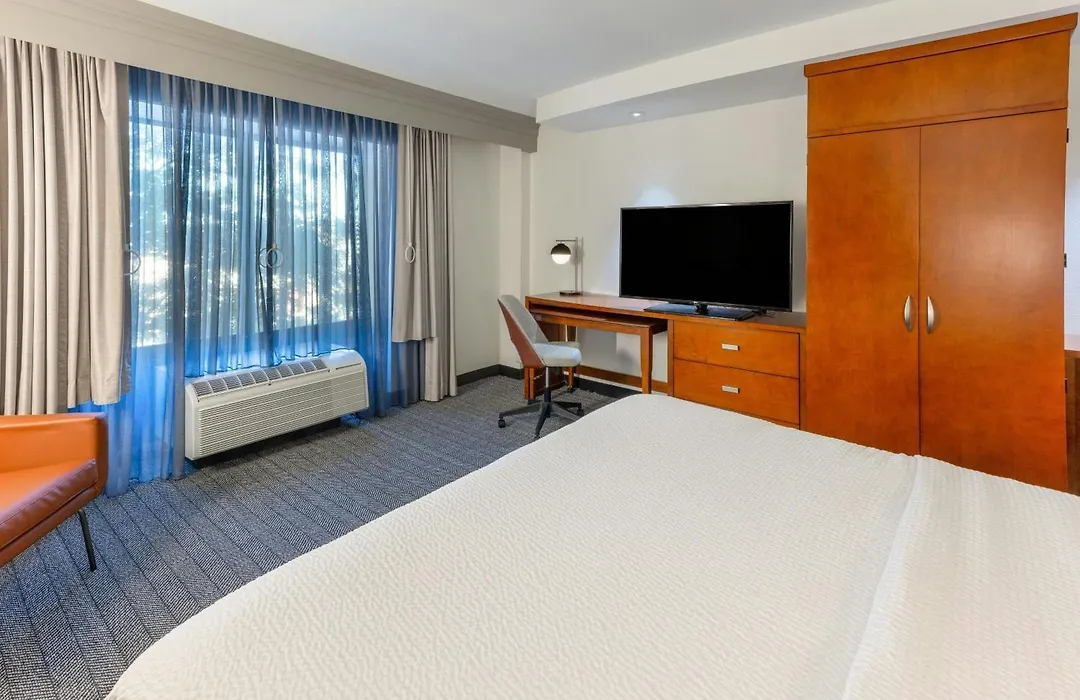 Courtyard By Marriott Wichita At Old Town-1