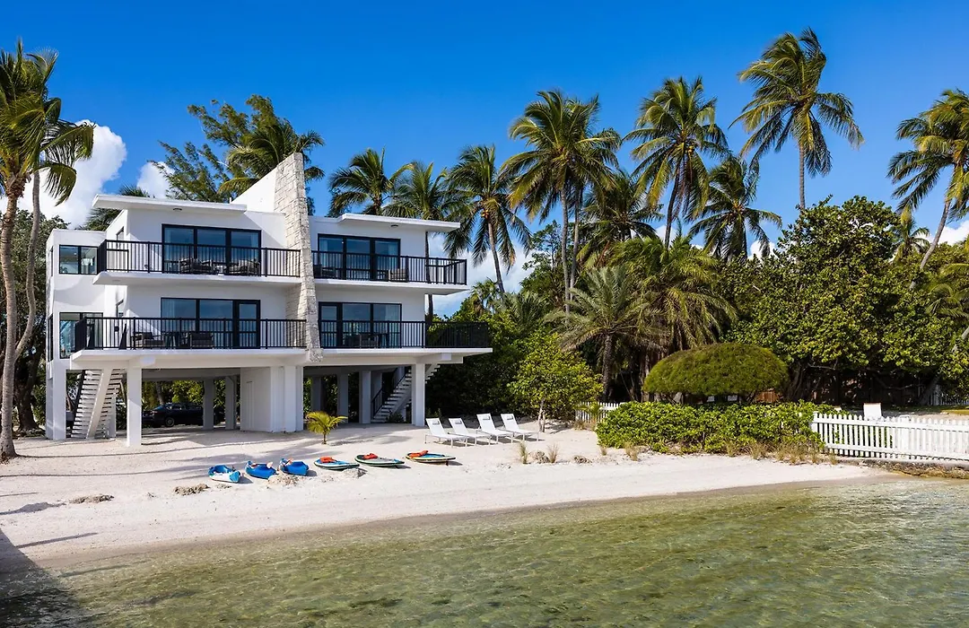 Pines & Palms Resort-1