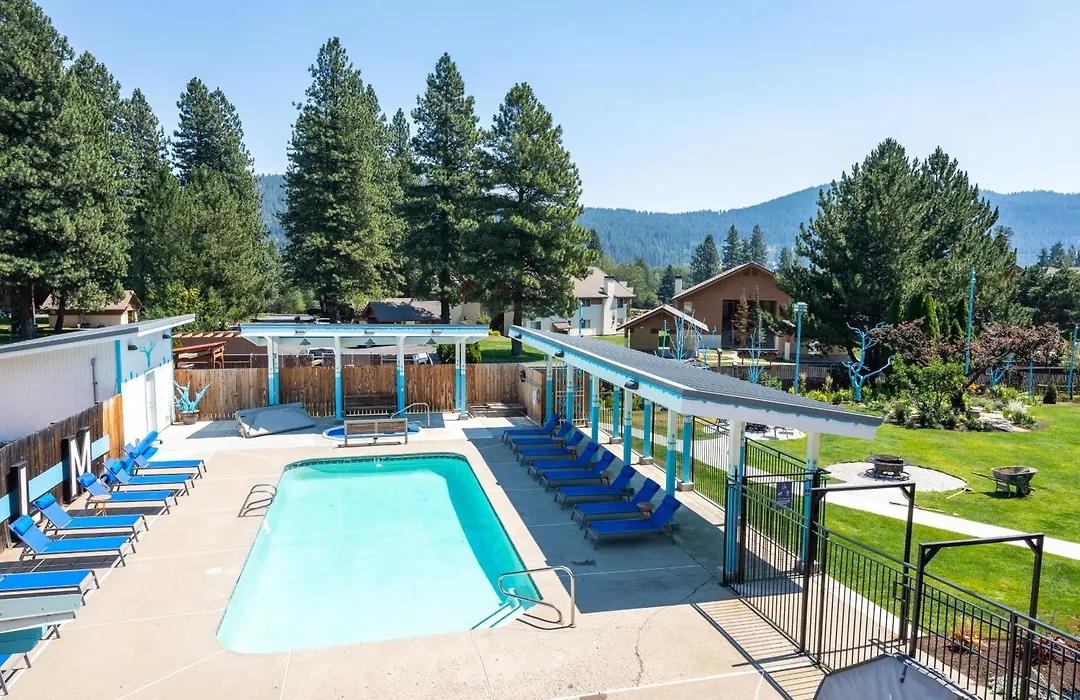 Blue Elk Inn-1