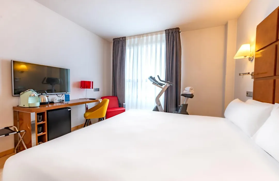Hotel Zentral Ave-1