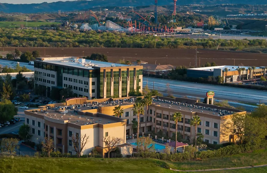 Courtyard By Marriott Santa Clarita Valencia-1