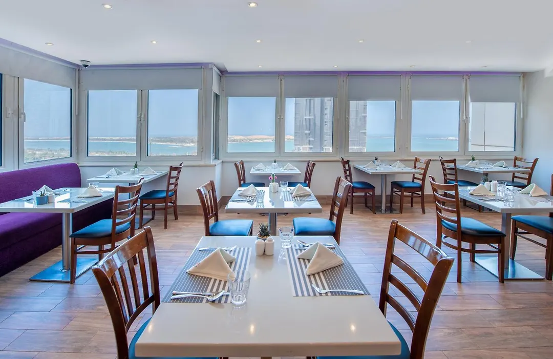Hawthorn Suites By Wyndham Abu Dhabi City Center-1
