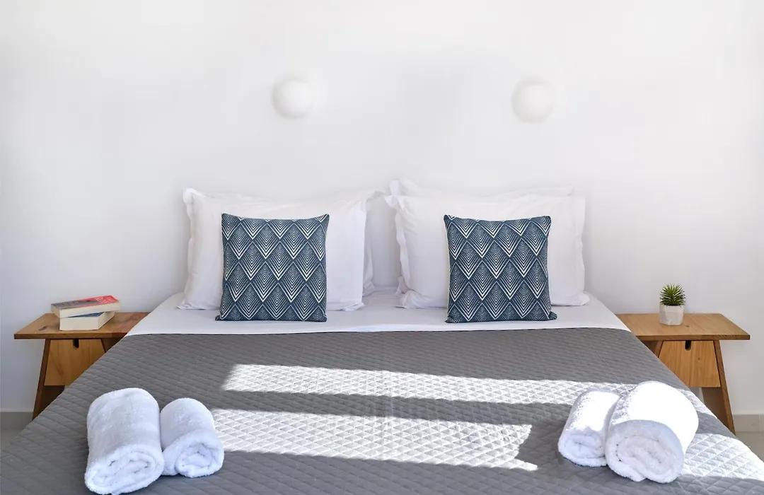 Akrotiri Hotel-1