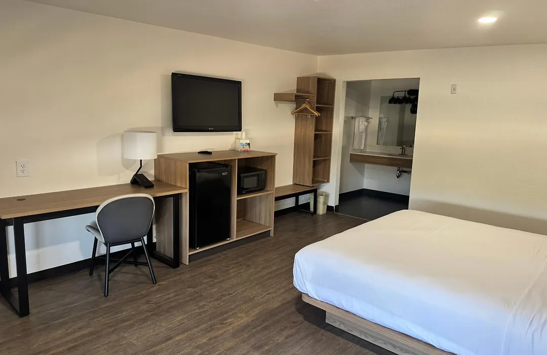 Rodeway Inn & Suites Rancho Mirage - Palm Desert Area-1