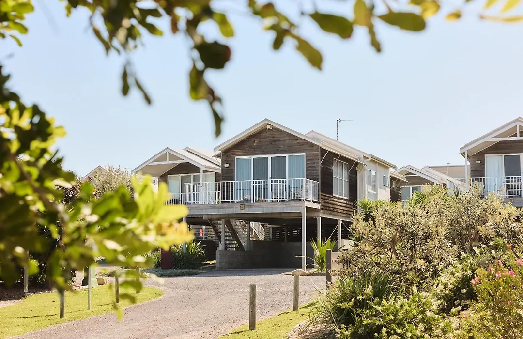 Caves Coastal Bar & Bungalows-1