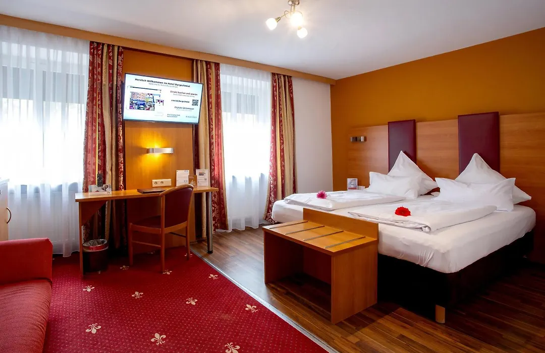 TIPTOP Hotel Burgschmiet Garni-1