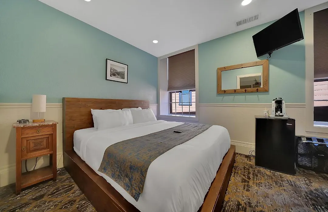 The Groveland Hotel-1