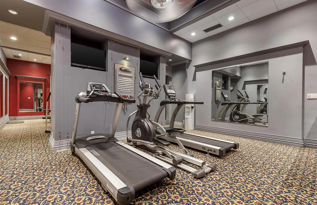 Best Western Parkway Inn & Conference Centre-1