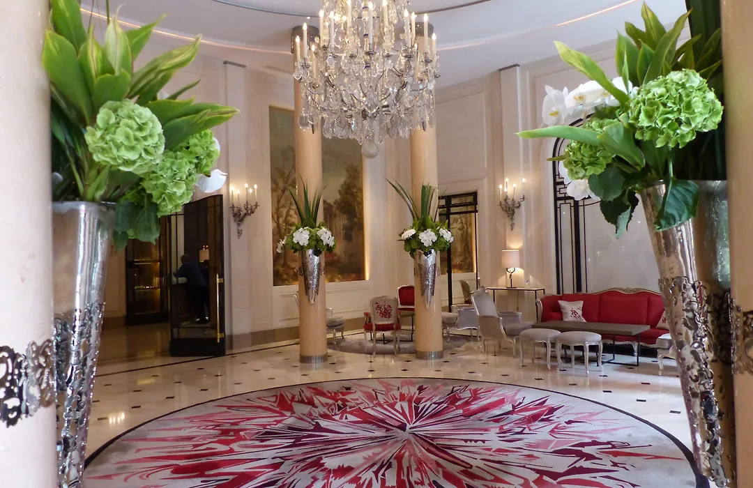 Hôtel Plaza Athénée - Dorchester Collection-1