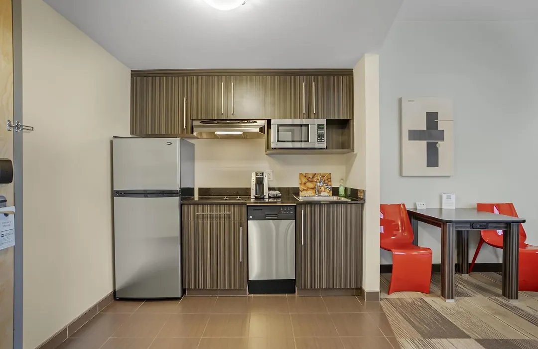 Best Western Plus Airport Inn & Suites-1