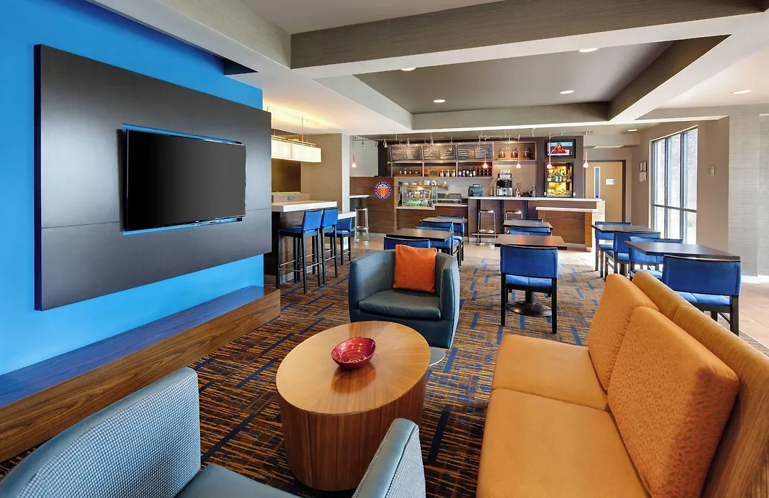 Courtyard Grand Rapids Airport-1