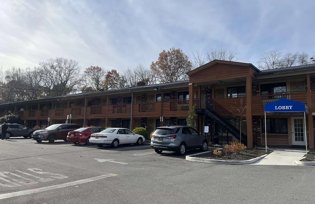 Surestay Plus By Best Western Woodbury Inn-1