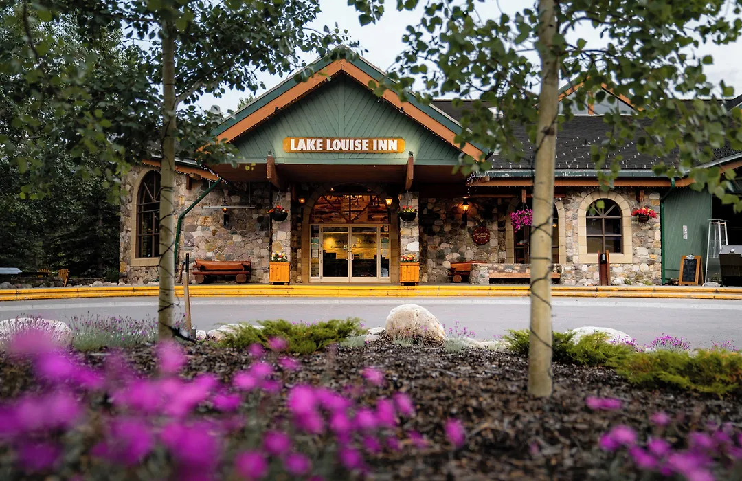 Lake Louise Inn-1