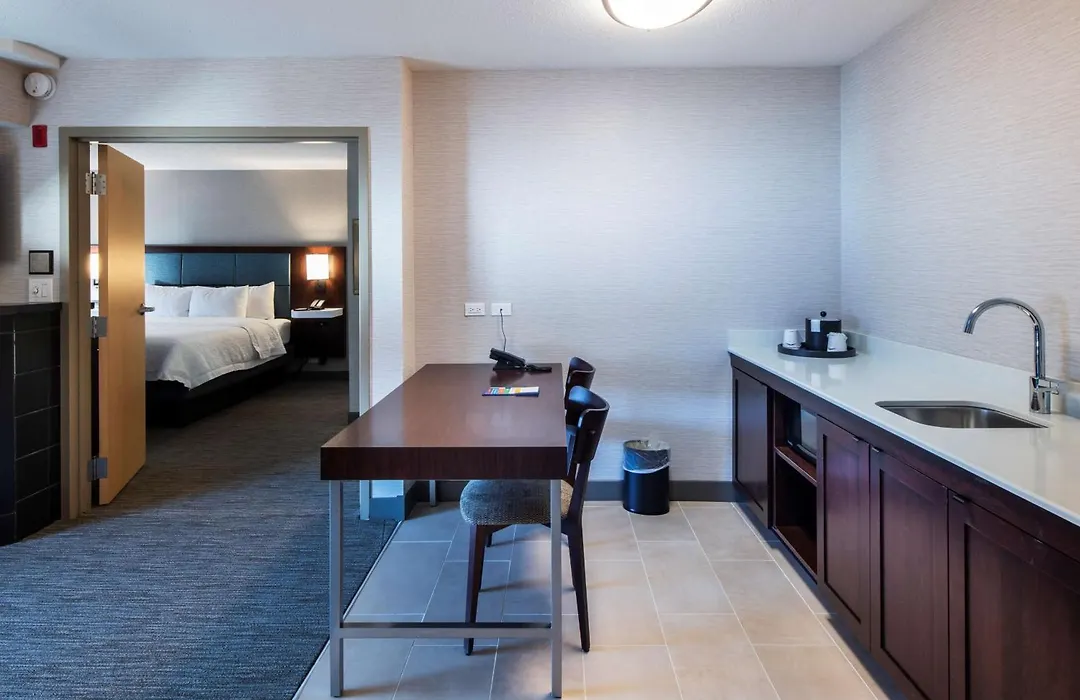 Hampton Inn & Suites Lincolnshire-1