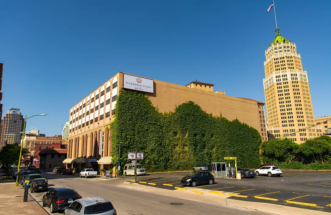 Riverwalk Plaza Hotel-1