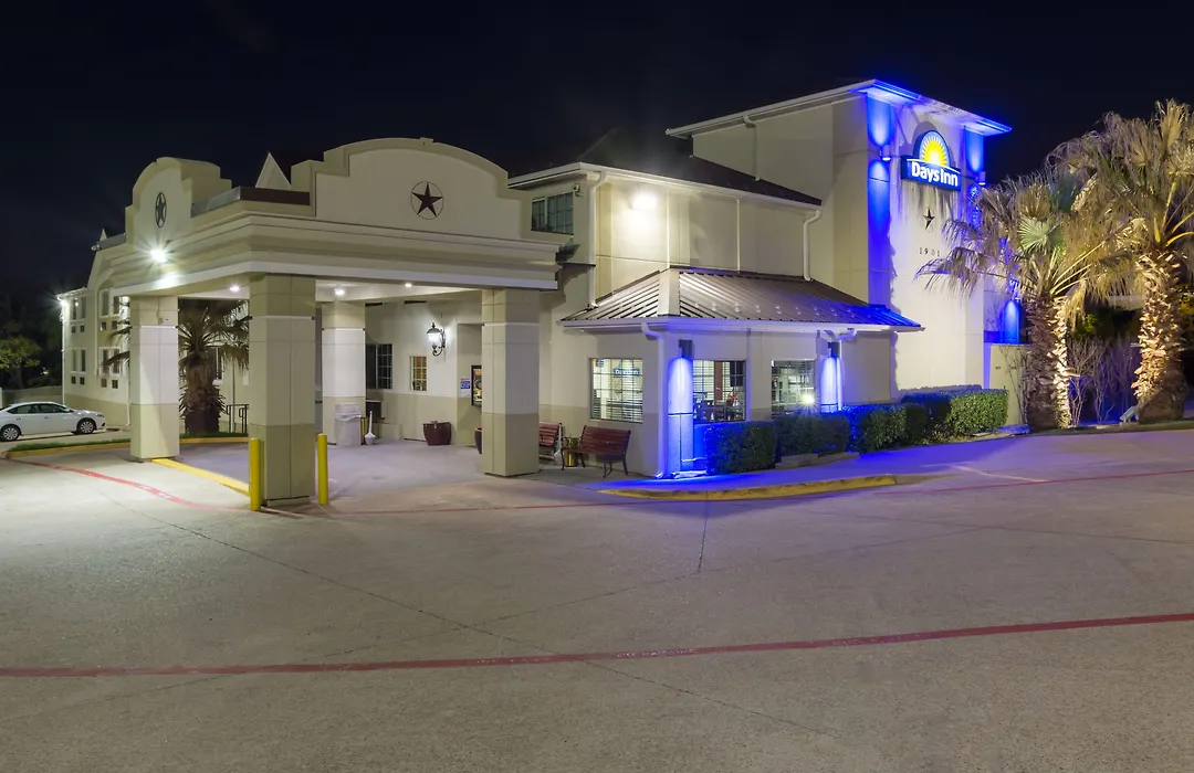 Days Inn By Wyndham Arlington-1