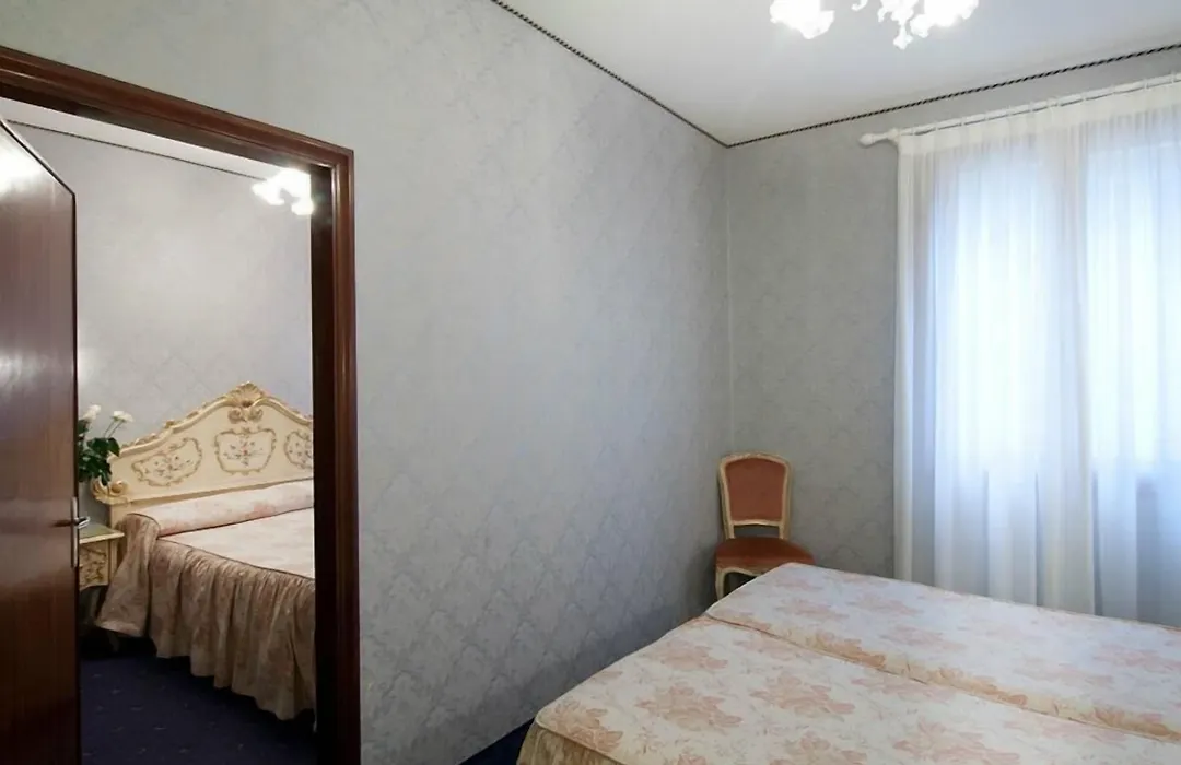 Hotel Diana-1