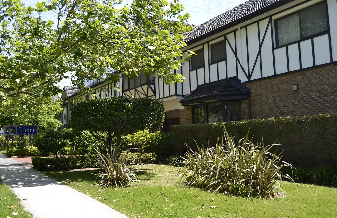 Best Western Plus The Tudor Box Hill-1