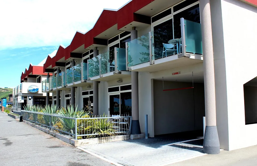 The White Morph Motels-1