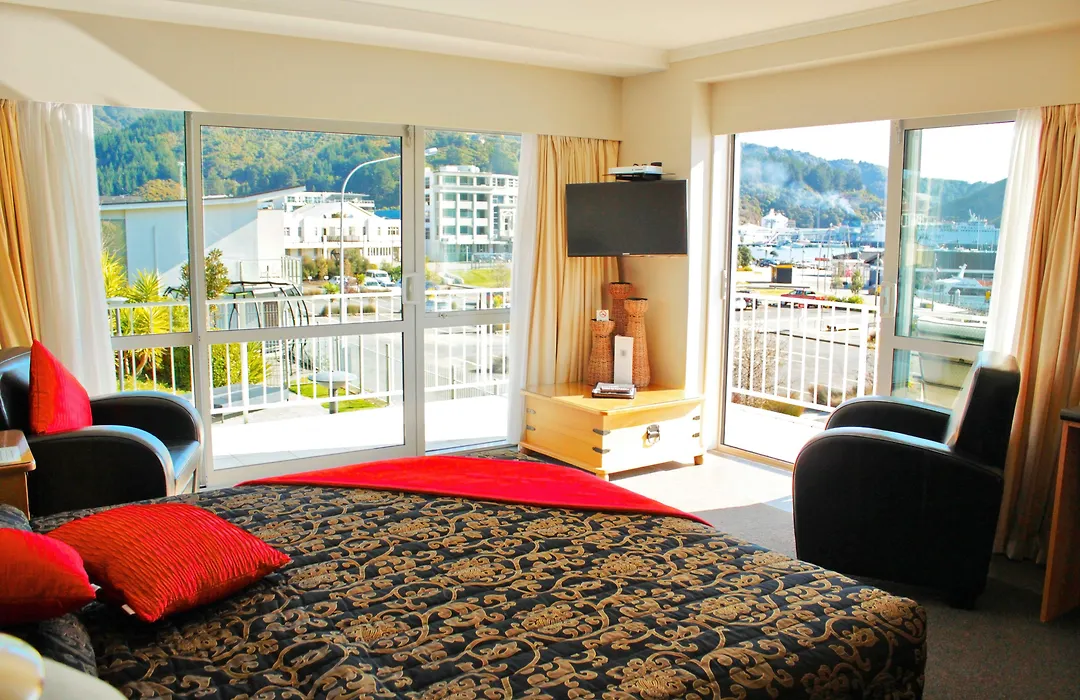 Beachcomber Inn Picton-1