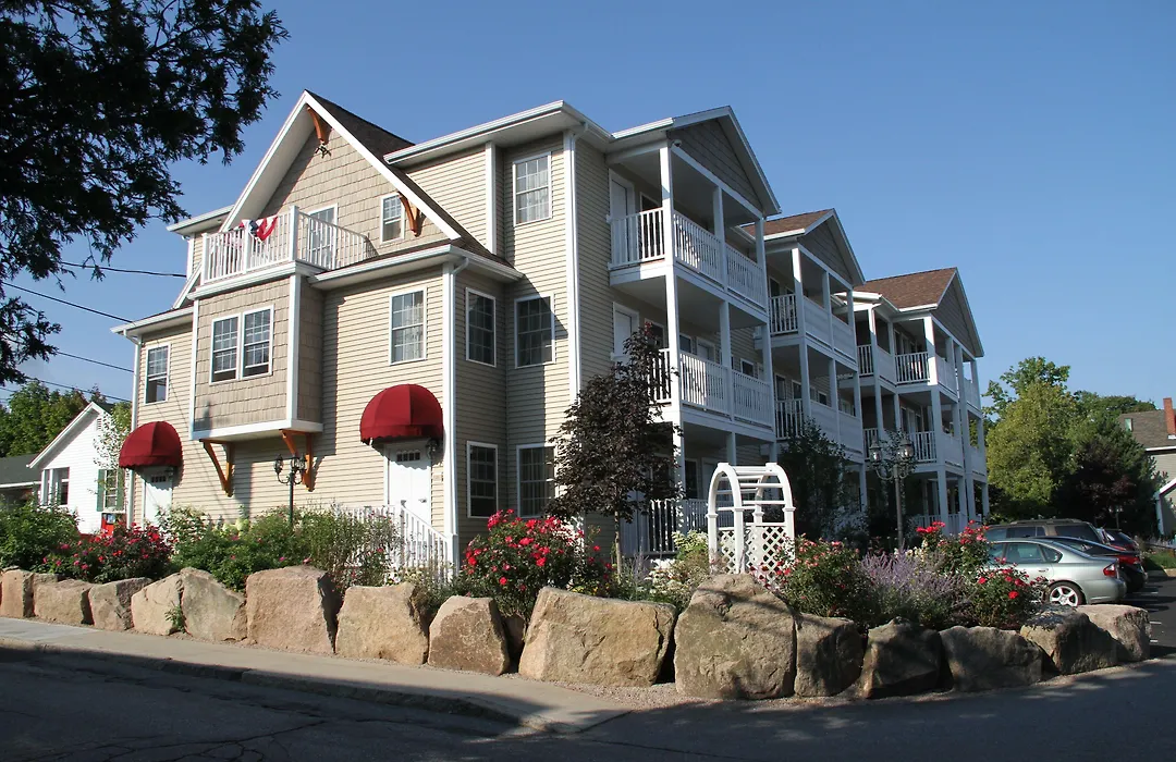 Bar Harbor Manor-1