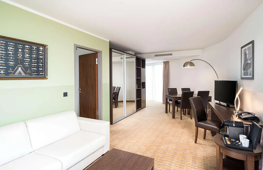 Elaya Hotel Hamburg Finkenwerder-1