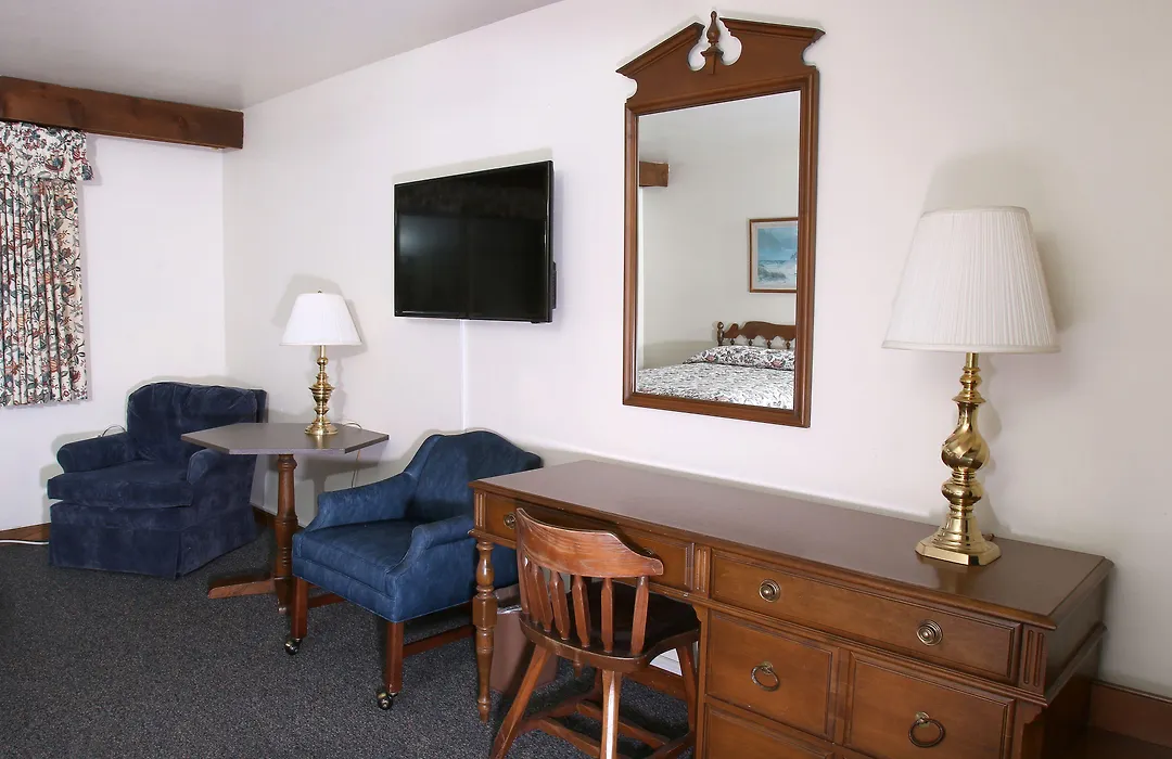Lighthouse Inn - Two Rivers-1