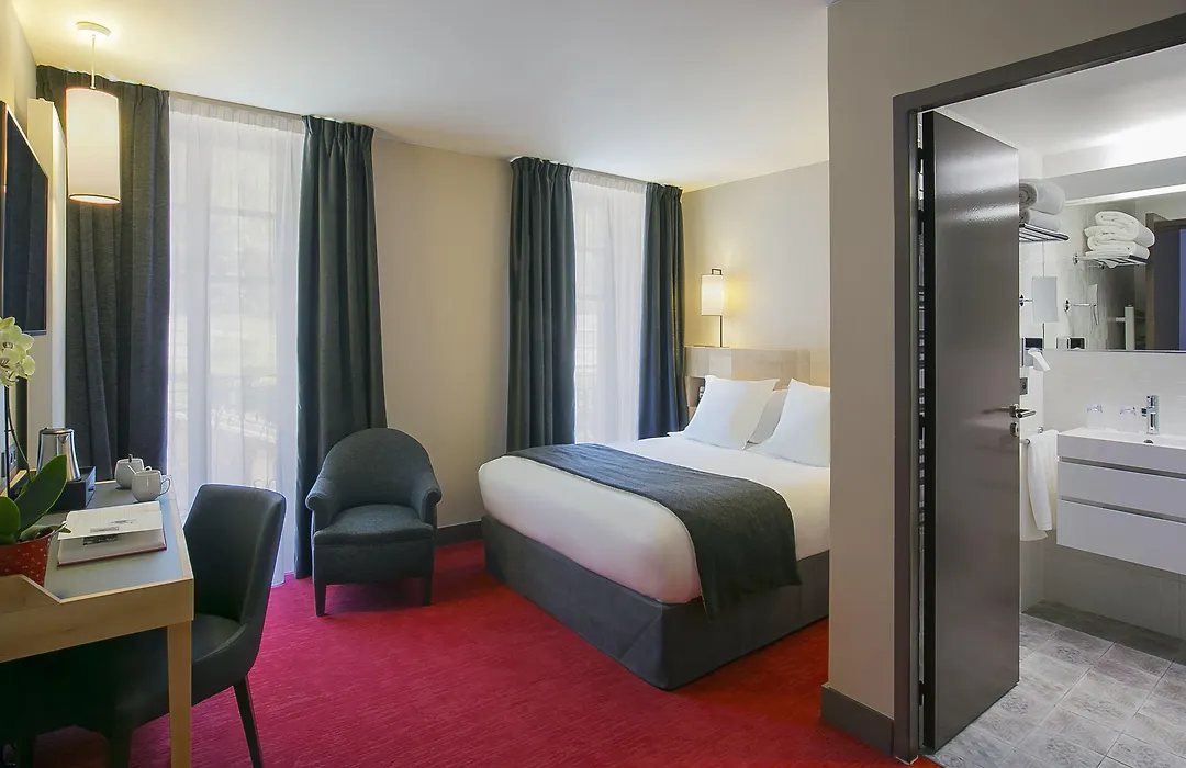 Lizzie Hotel-1