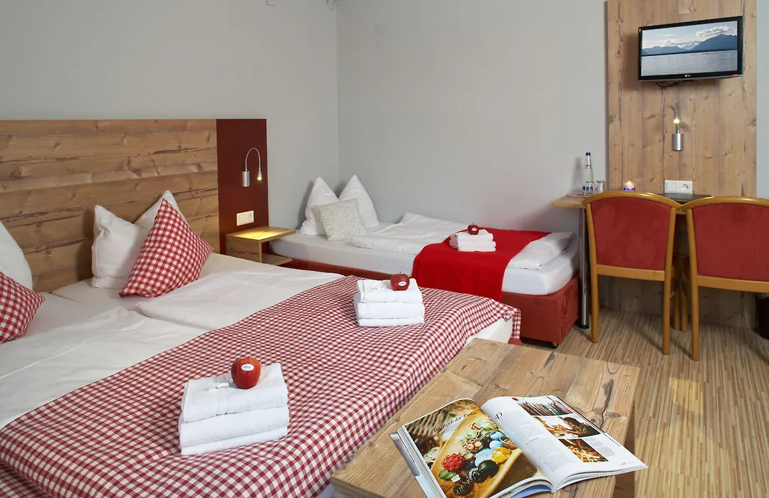Land-Gut-Hotel Restaurant Alpenglück-1