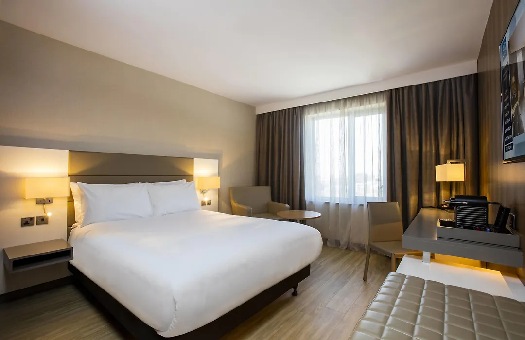 Ac Hotel By Marriott Manchester Salford Quays-1
