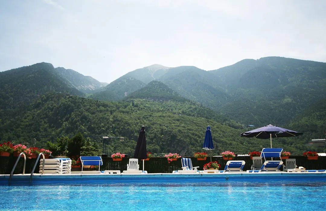 Hotel Pyrenees-1