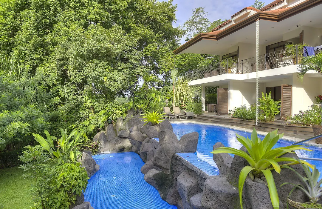 Pumilio Mountain & Ocean Hotel-1
