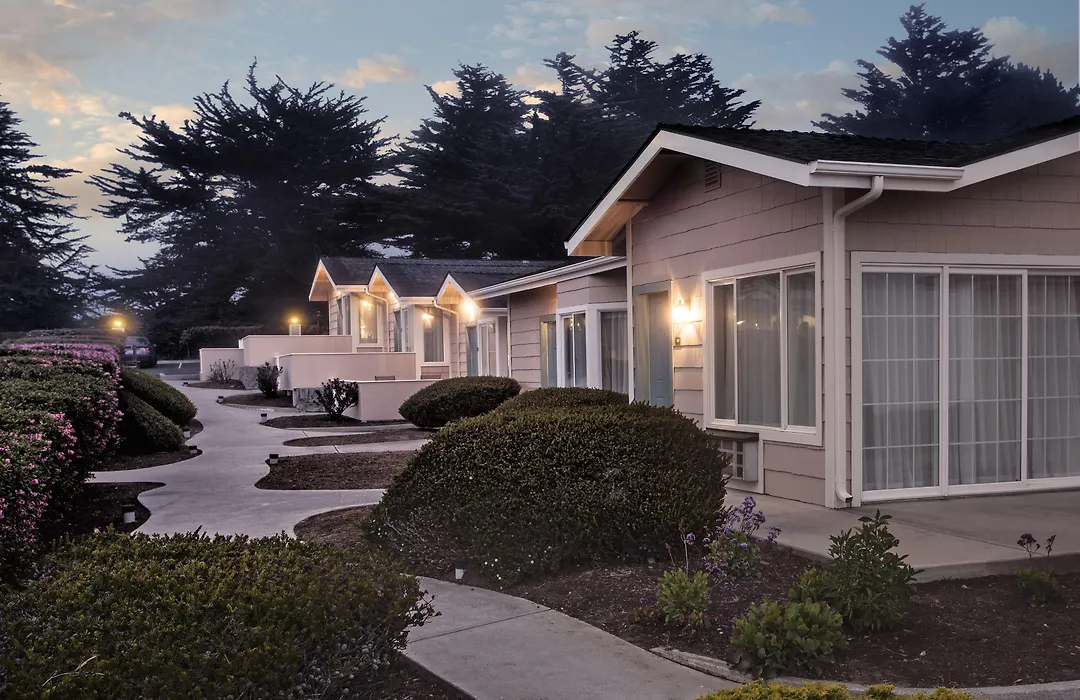 Cambria Landing Inn And Suites-1