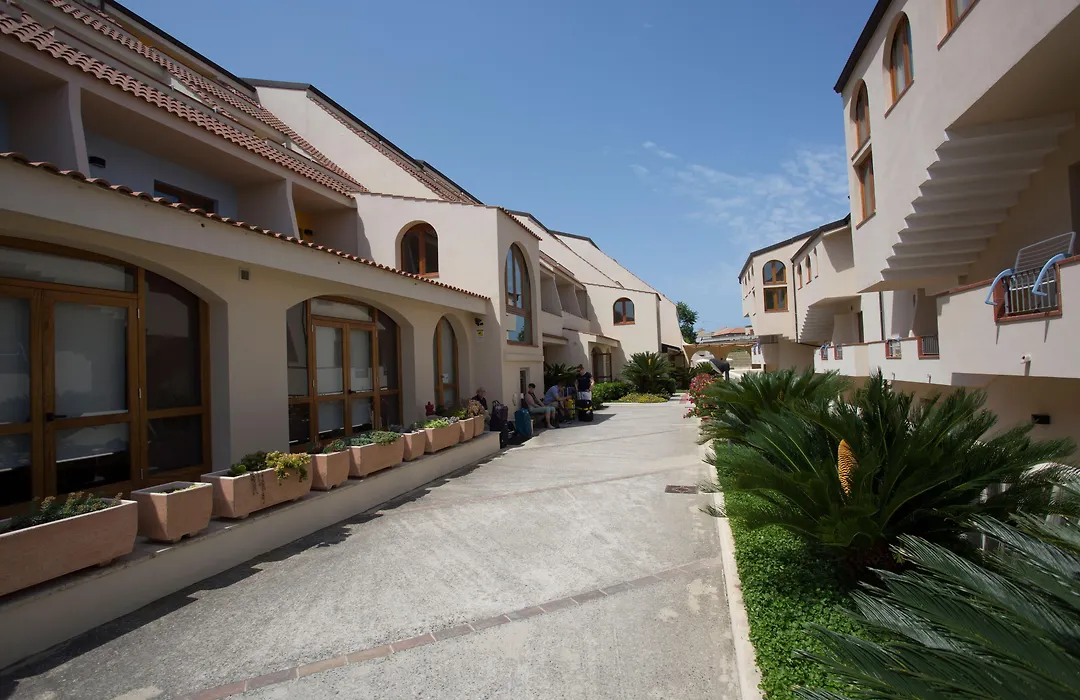 Tropis Hotel-1