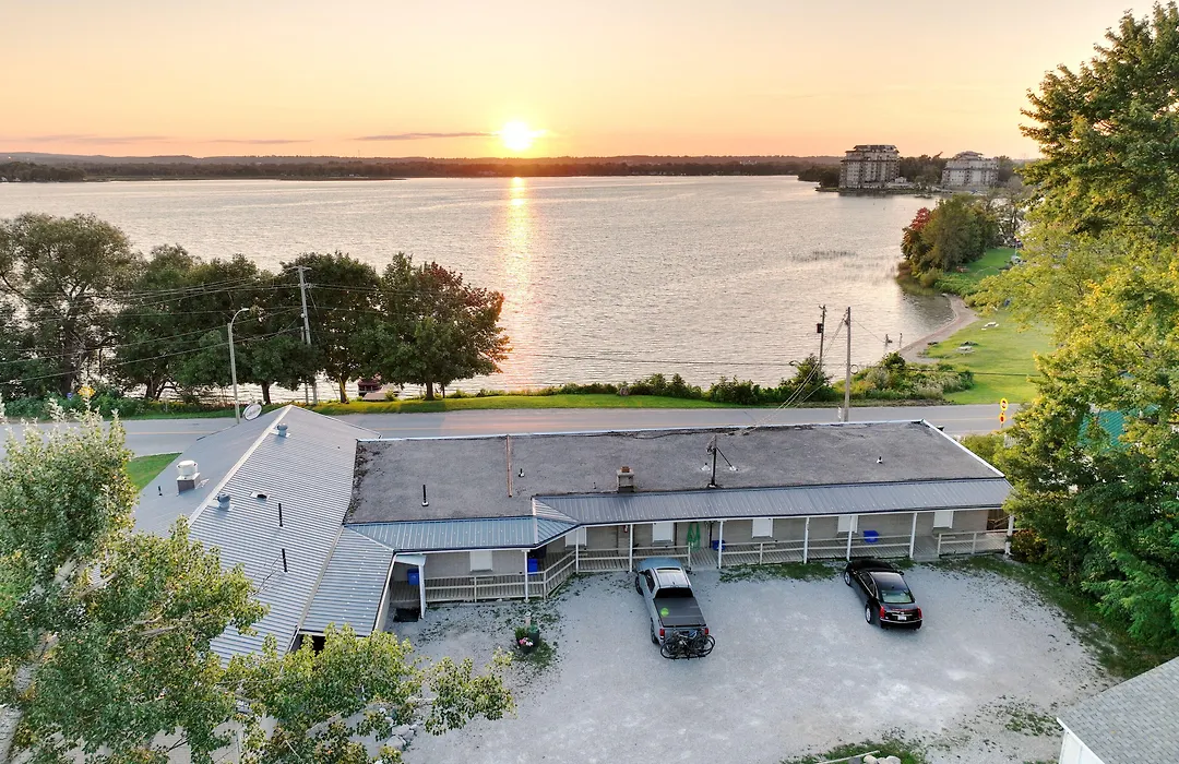 Lakeside Inn-1