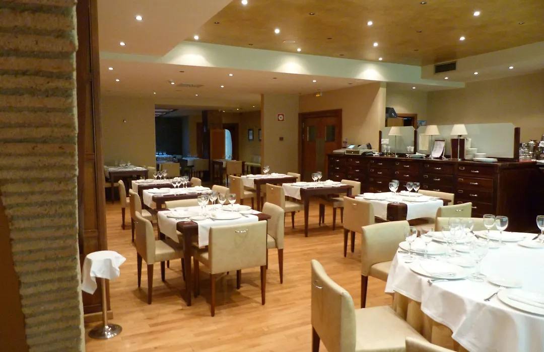 Gran Hotel Ciudad de Barbastro-1