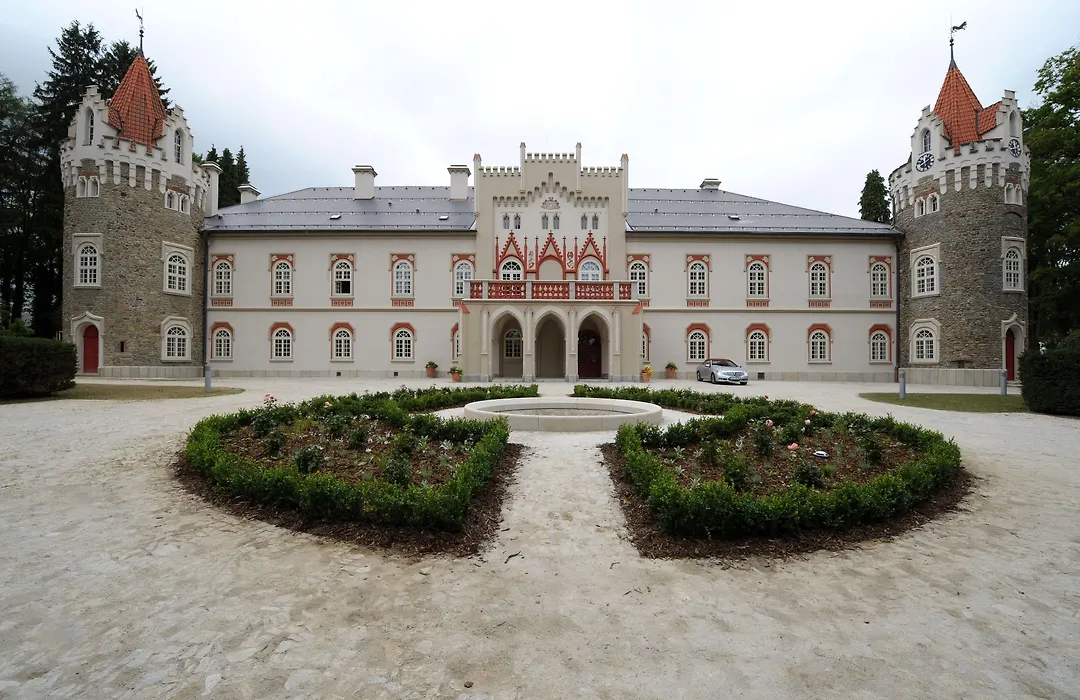 Chateau Heralec Boutique Hotel & Spa By L'Occitane-1