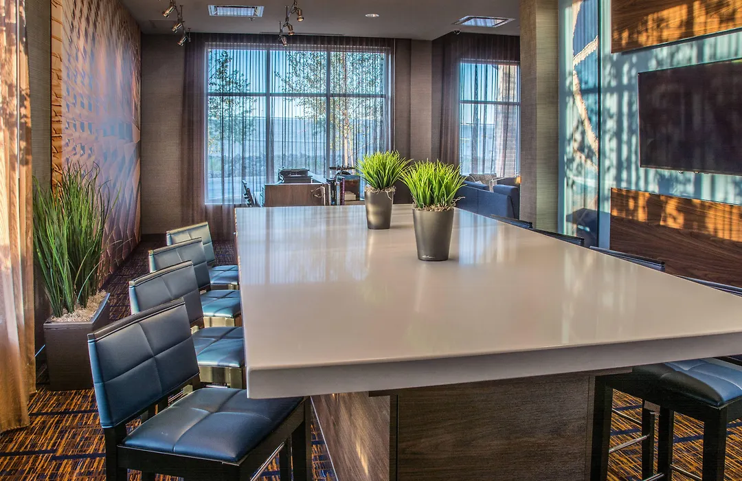 Courtyard By Marriott Winnipeg Airport-1