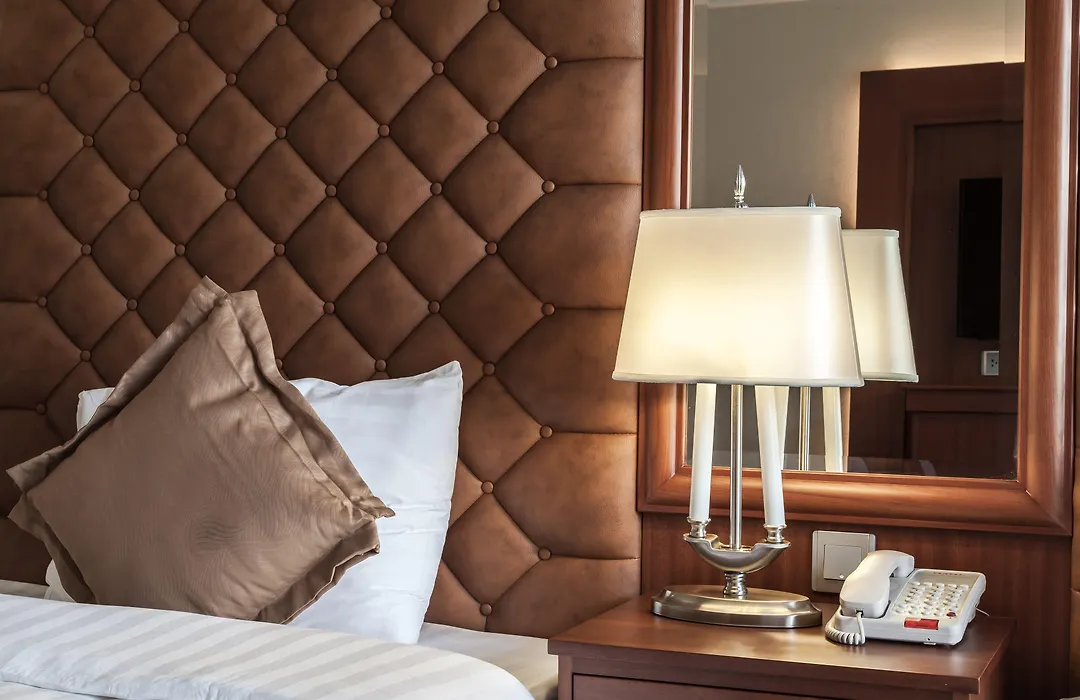 Army Hotel-1
