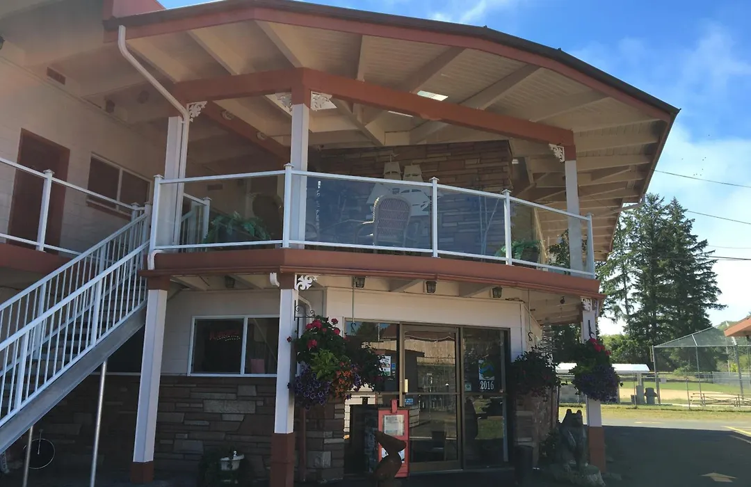 Breakers Boutique Inn-1