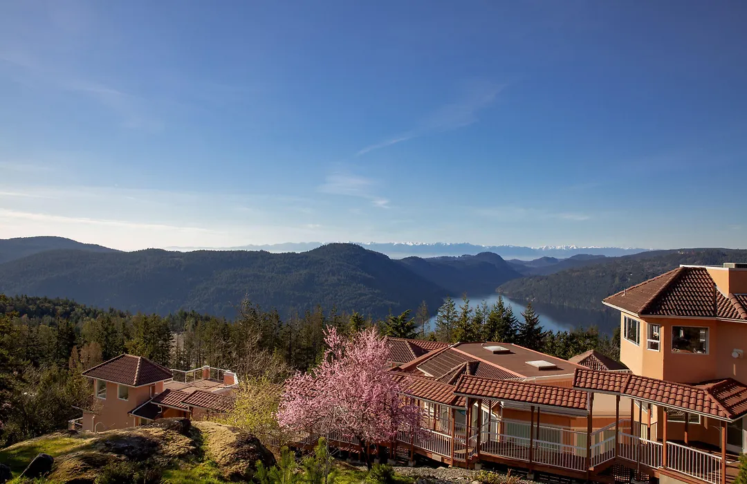 Villa Eyrie Resort-1